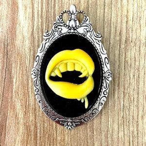 Black and Yellow Vampire Mouth Victorian Style Cameo Pendant Brooch, NWT